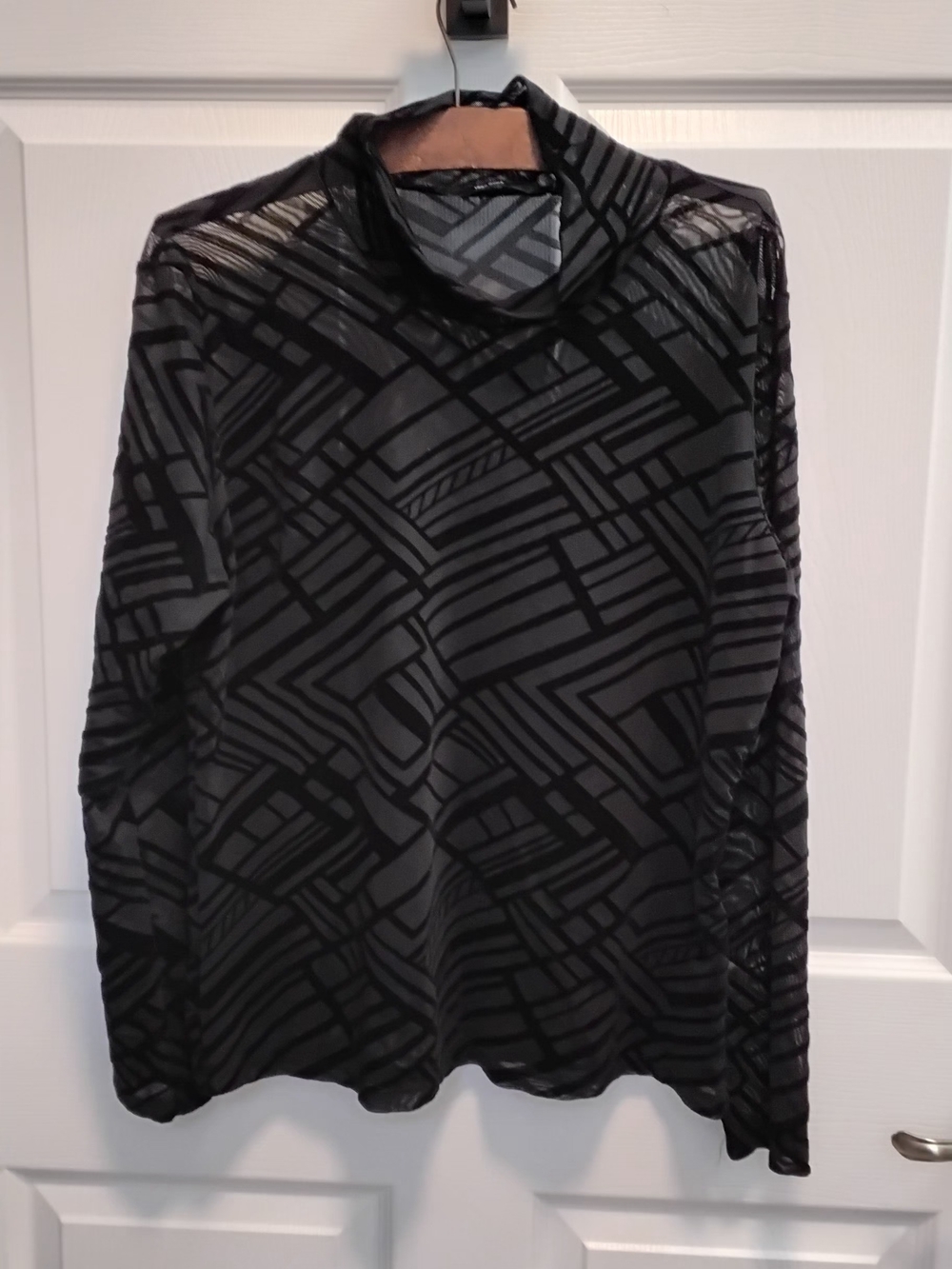 Vero Moda  Women's Burn Out Black‎ Geometric Sheer Long-Sleeve Turtleneck Top